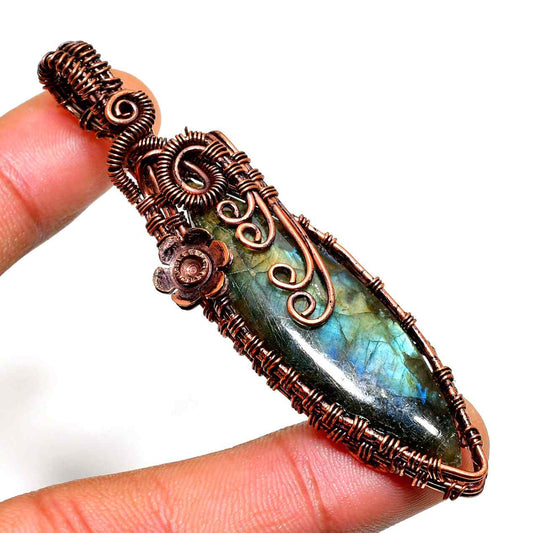 Selene’s Veil – Labradorite Copper Pendant
