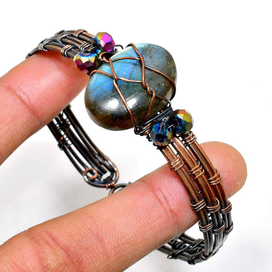Aurora’s Shield – Copper-Wrapped Labradorite Bracelet