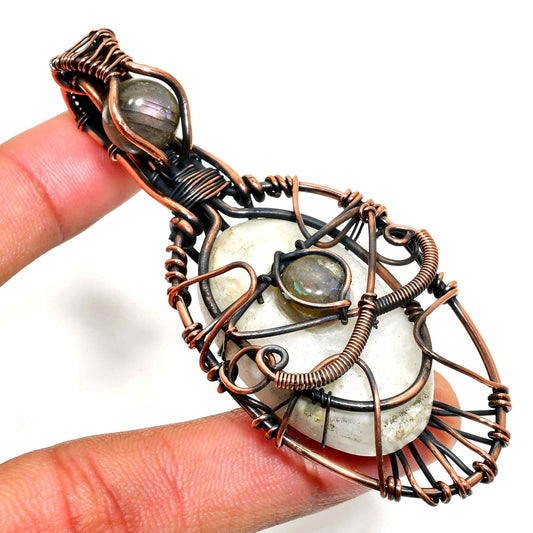 Selene’s Aura – Labradorite Copper Pendant
