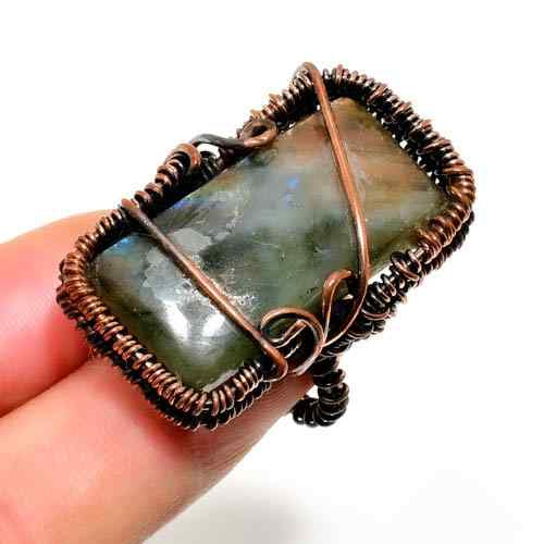 Moonlit Aura – Labradorite & Copper Ring