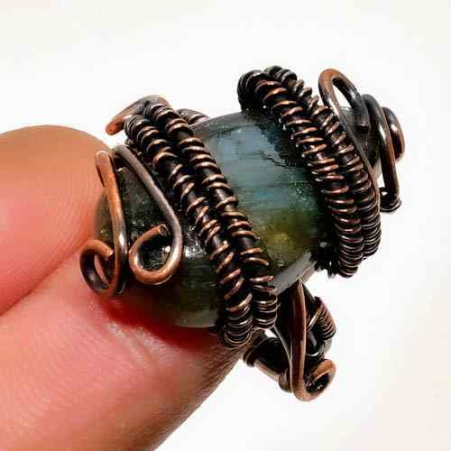 Aurora’s Embrace – Labradorite & Copper Ring