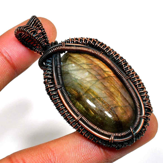 Aurora’s Embrace – Labradorite Copper Pendant