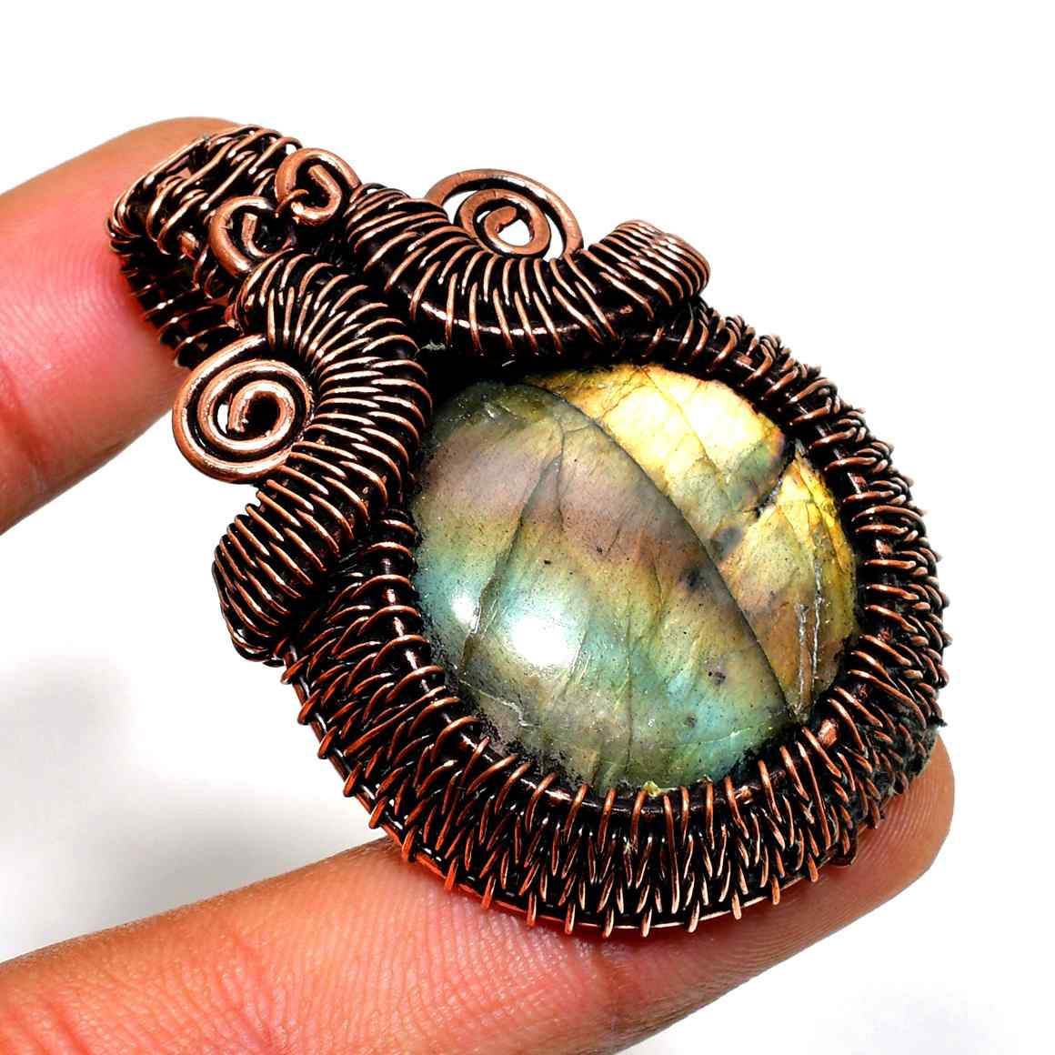 Luna’s Radiance – Labradorite Copper Pendant