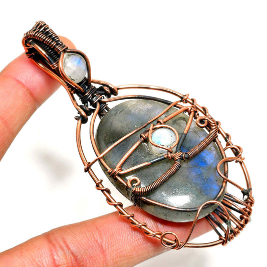 Aurora’s Whisper – Labradorite Copper Pendant