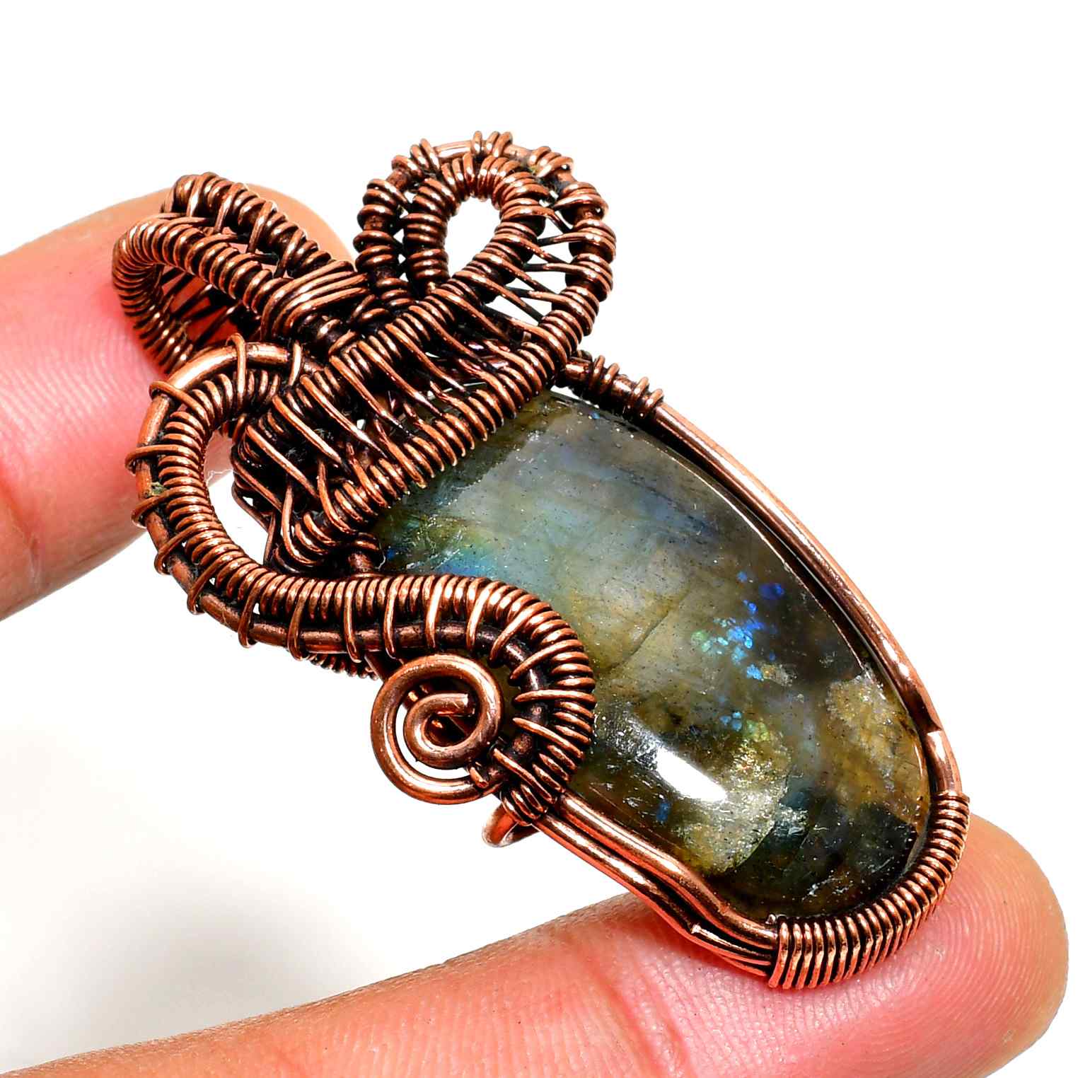 Luna’s Veil – Labradorite Copper Pendant
