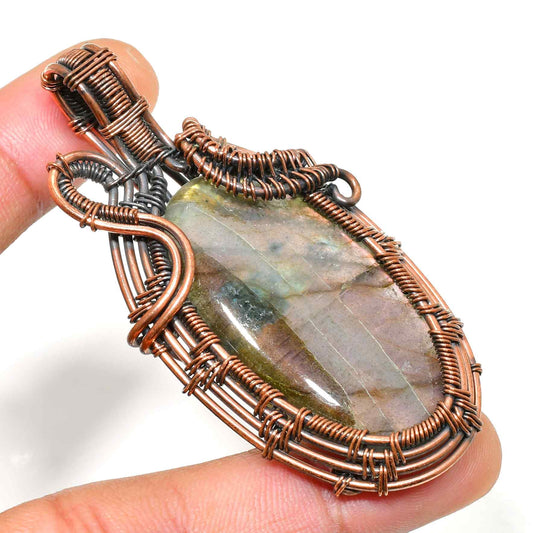 Selene’s Veil – Labradorite Copper Pendant