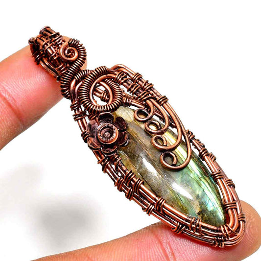 Selene’s Veil – Labradorite Copper Pendant