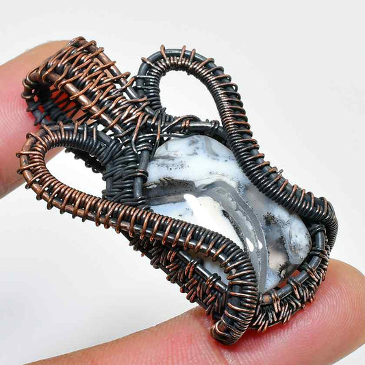 Aura’s Embrace – Agate Copper Wire Pendant