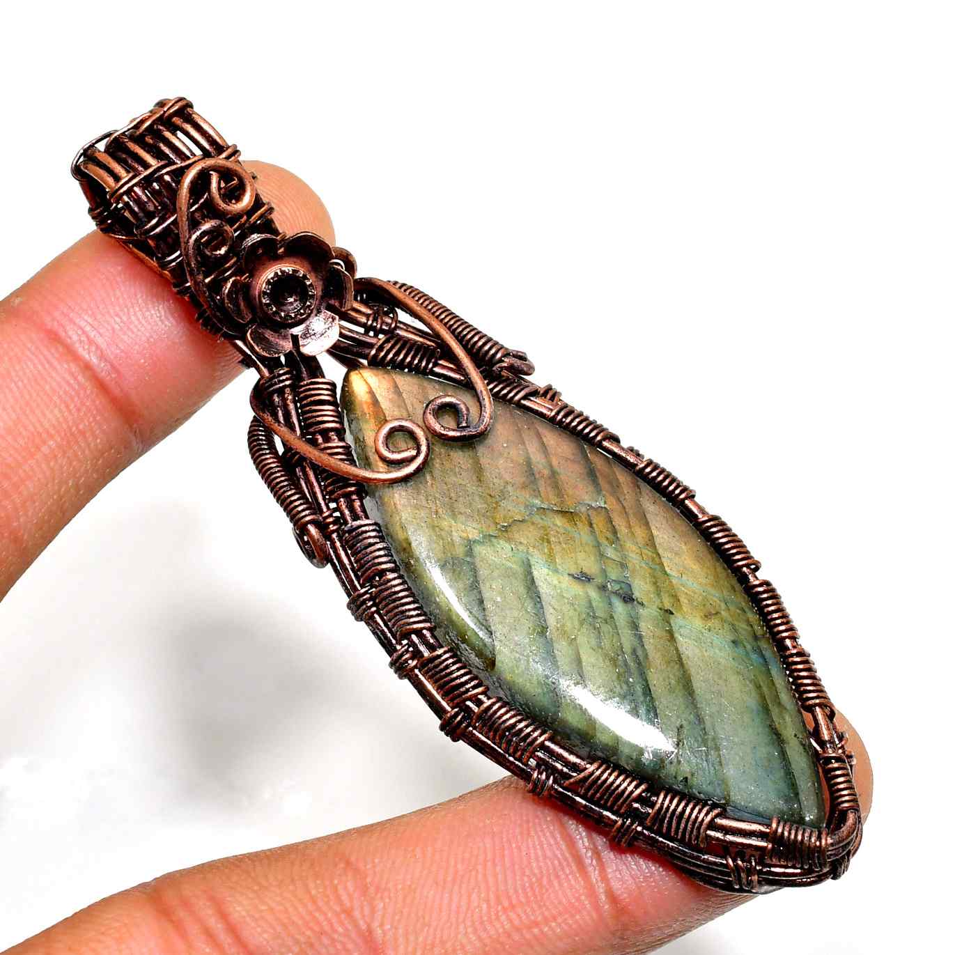 Luna’s Radiance – Labradorite Copper Pendant