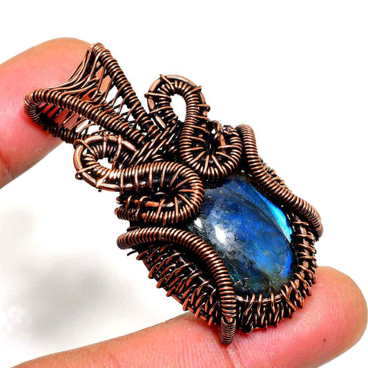 Luna’s Light – Labradorite Copper Pendant