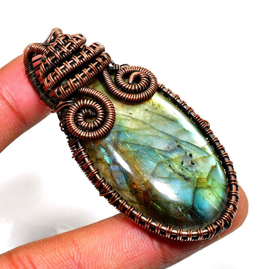 Celestial Embrace – Labradorite Copper Pendant