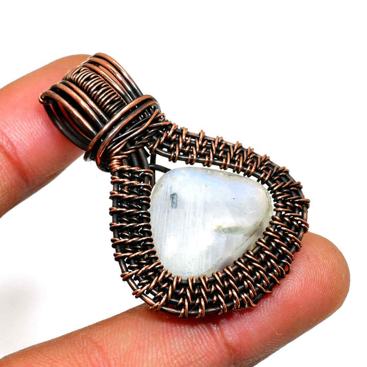 Moonlit Serenity – Moonstone Copper Pendant