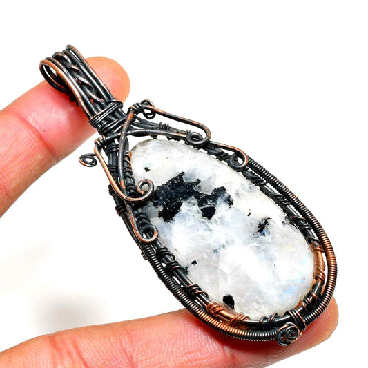 Ethereal Embrace – Quartz & Copper Wire Pendant