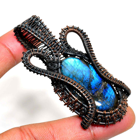 Aurora’s Veil – Copper-Wrapped Labradorite Pendant