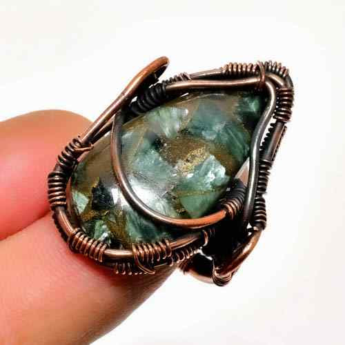 Aurora’s Whisper – Labradorite Copper Ring