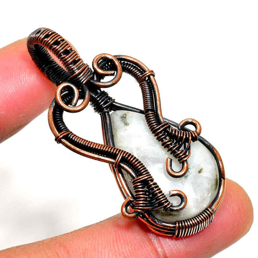 Mystic Harmony – Labradorite & Copper Pendant