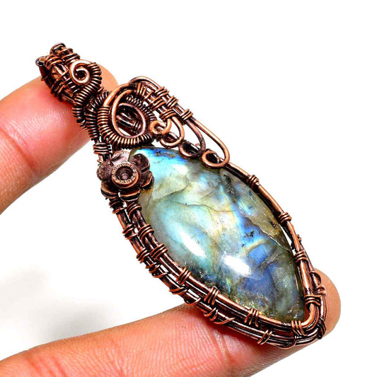 Celestial Embrace – Labradorite & Oxidized Copper Pendant