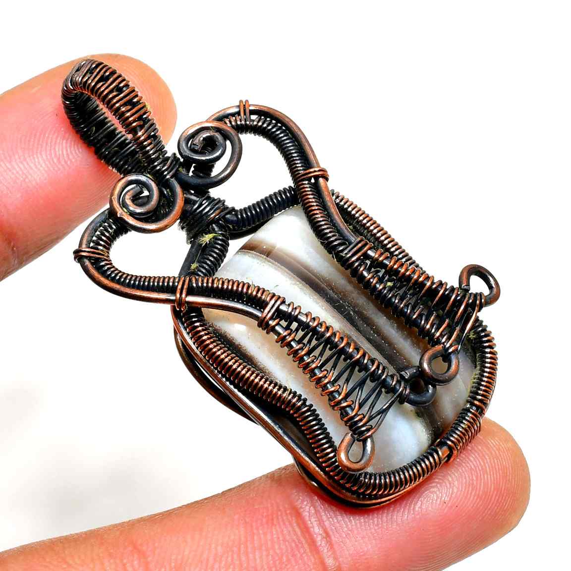 Serenity’s Embrace – Amethyst Copper Pendant
