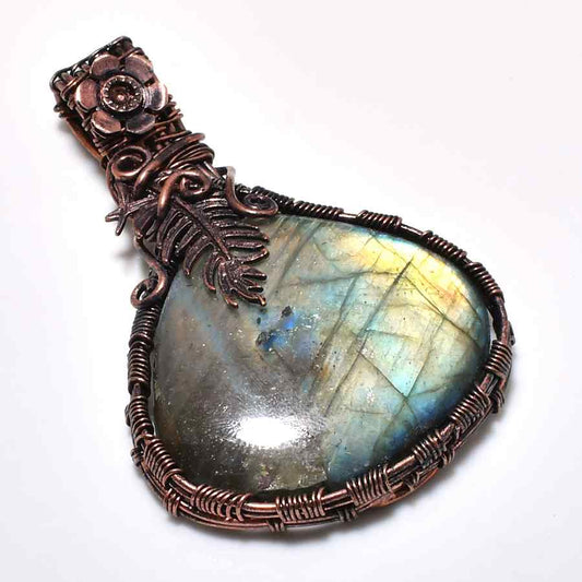 Aurora’s Embrace – Labradorite & Oxidized Copper Pendant
