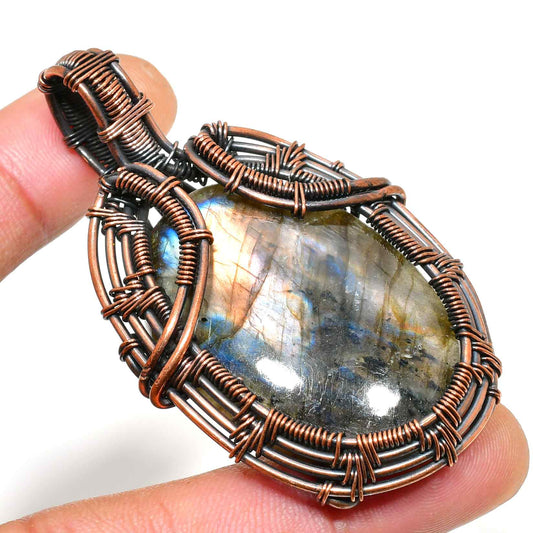 Luna’s Shield – Labradorite & Copper Pendant