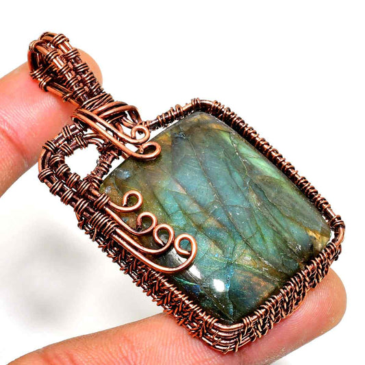 Labyrinthine Dream – Labradorite Copper Pendant