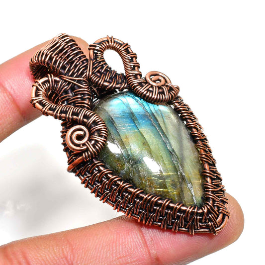Radiant Vision – Labradorite Copper Pendant