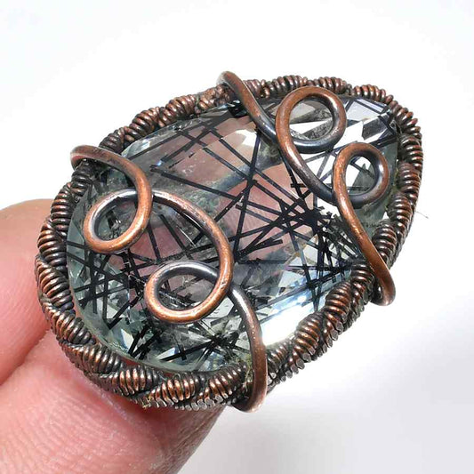 Clarity’s Embrace – Quartz Copper Pendant