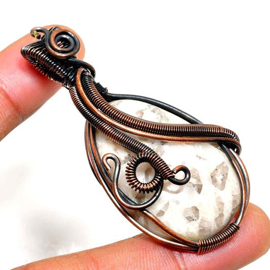 Gaia’s Embrace – Copper-Wrapped Agate Pendant