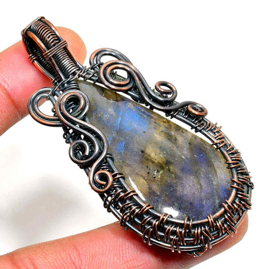 Aurora’s Veil – Labradorite & Oxidized Copper Pendant