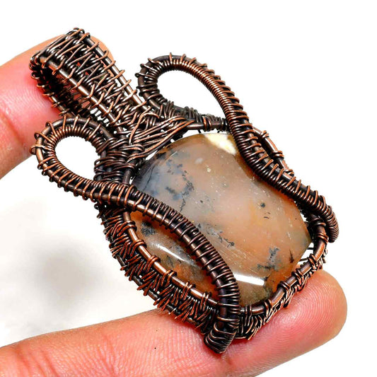 Earth’s Embrace – Natural Agate Copper Pendant