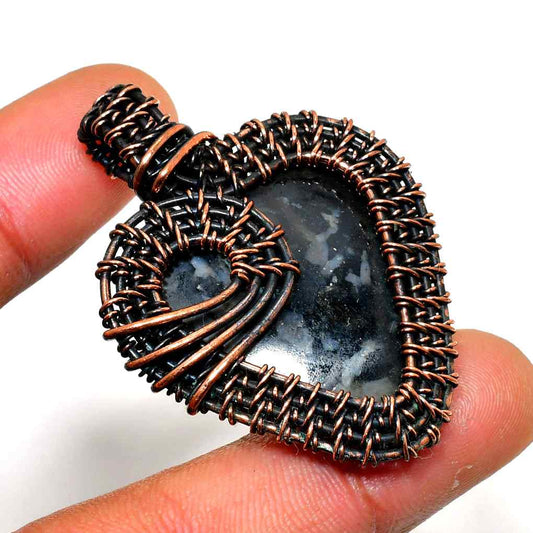 Obsidian Embrace – Oxidized Copper Onyx Pendant