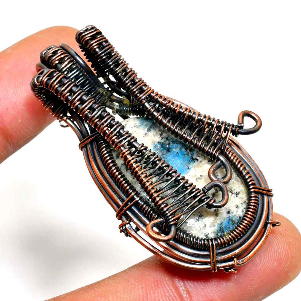 Artisan’s Embrace – Labradorite Copper Pendant