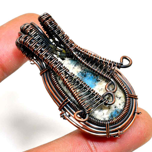 Artisan’s Embrace – Labradorite Copper Pendant
