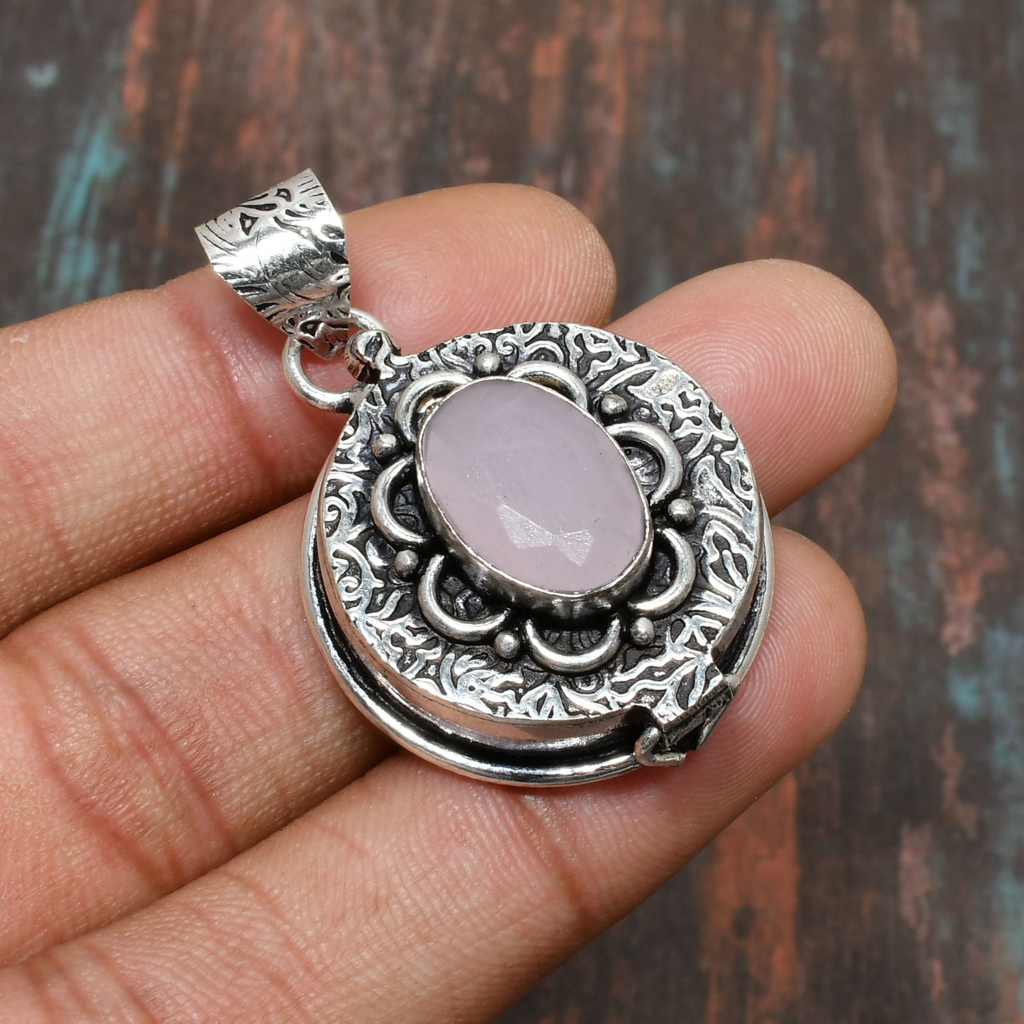 Amara’s Heart – Rose Quartz Silver Locket