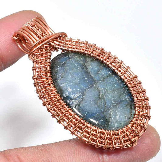 Celestial Embrace – Labradorite Copper Wire Pendant