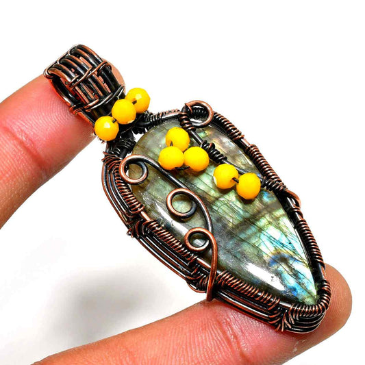 Aurora’s Gleam – Labradorite & Yellow Bead Pendant