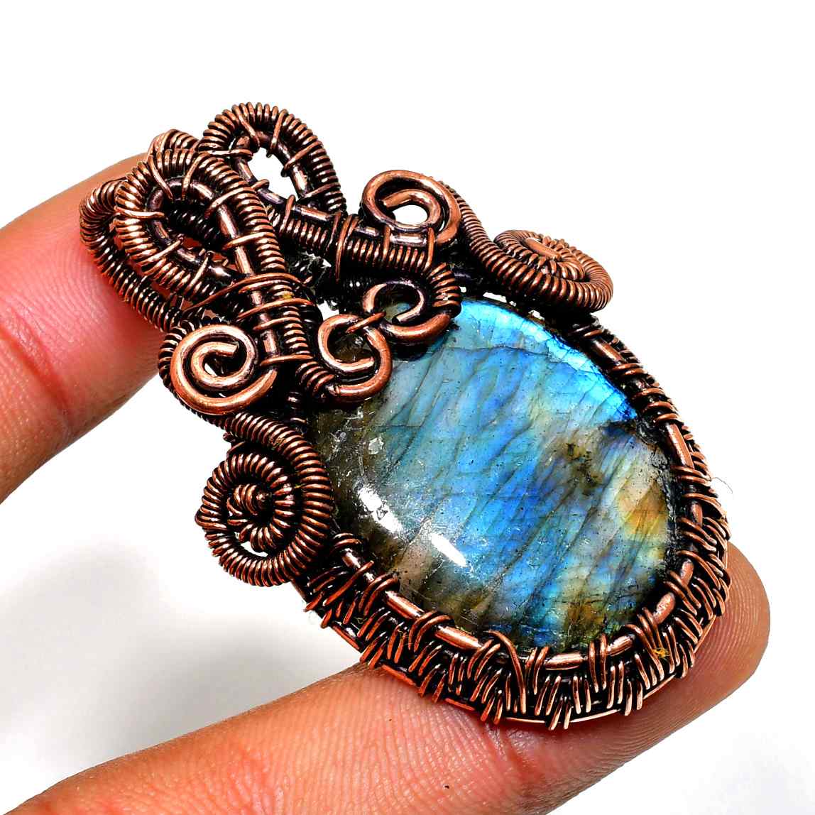 Luminous Labyrinth – Labradorite Copper Pendant