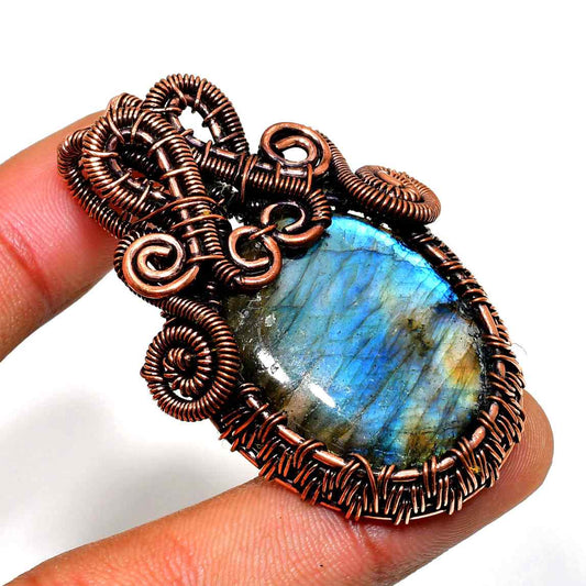 Luminous Labyrinth – Labradorite Copper Pendant