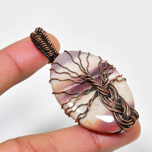 Ember’s Embrace – Agate & Copper Wire Pendant