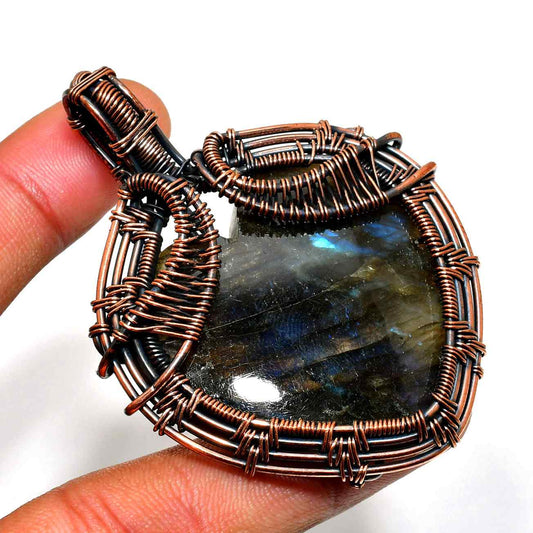Selene’s Shield – Labradorite Copper Pendant