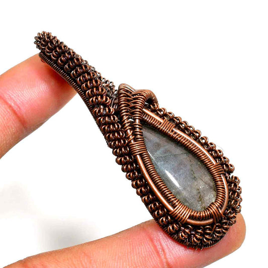 Aurora’s Embrace – Labradorite Copper Pendant