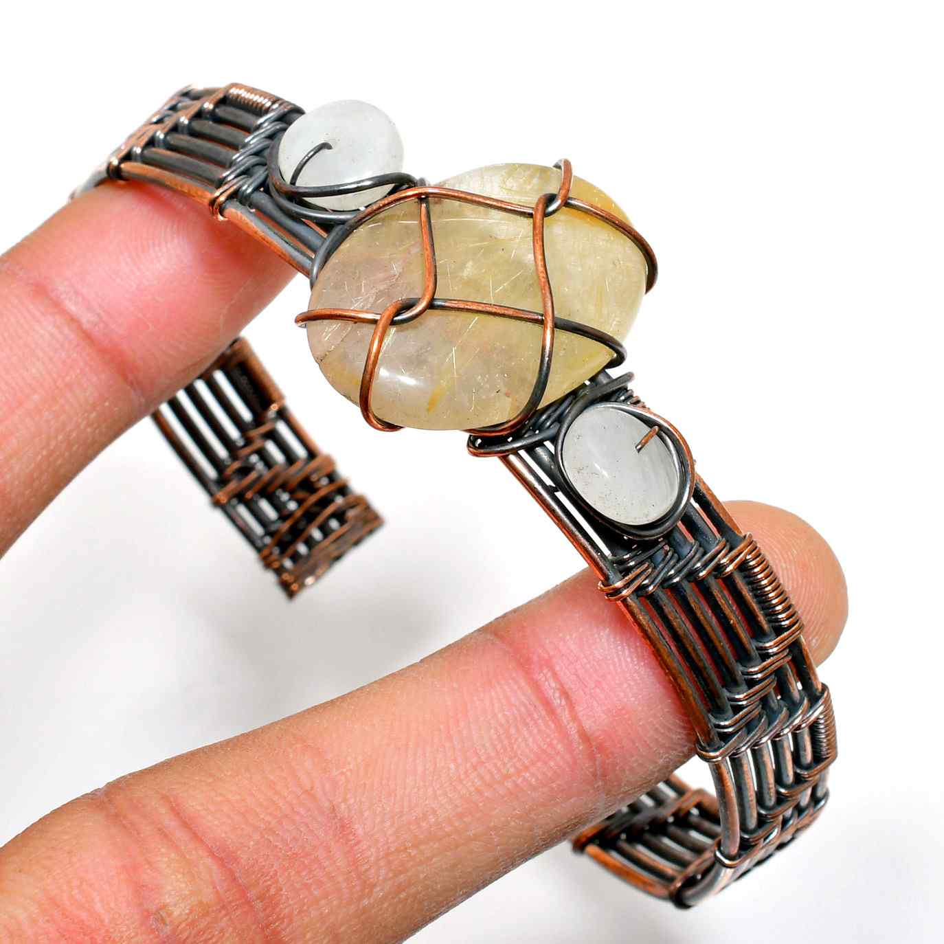 Aurelia’s Radiance – Golden Rutilated Quartz Copper Bracelet