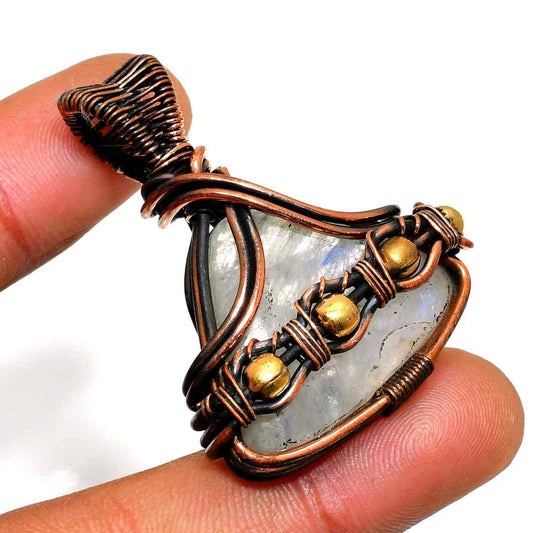 Moonlit Reverie – Copper-Wrapped Moonstone Pendant