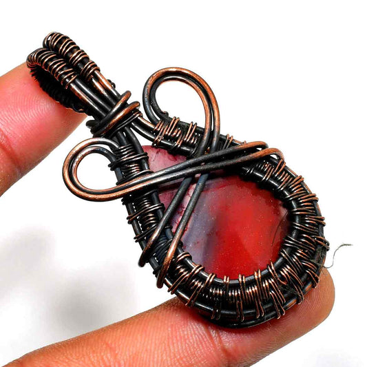 Ember’s Embrace – Red Agate Copper Pendant