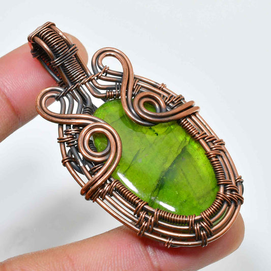 Verdant Serpent – Copper-Wrapped Green Gem Pendant