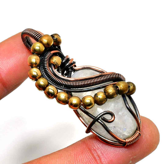 Elara’s Harmony – Quartz Copper Pendant
