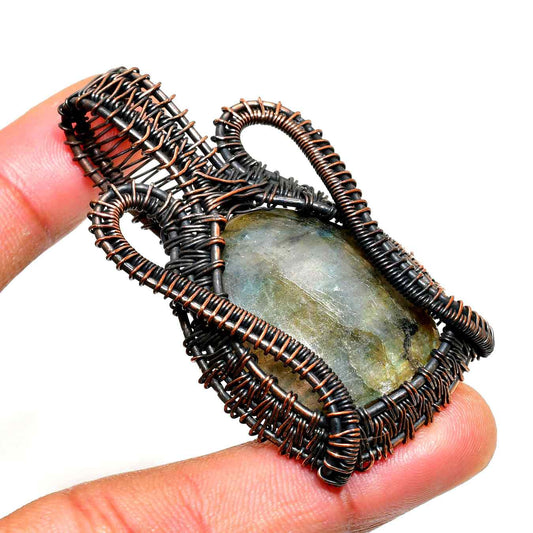 Aurora’s Embrace – Labradorite Copper Pendant