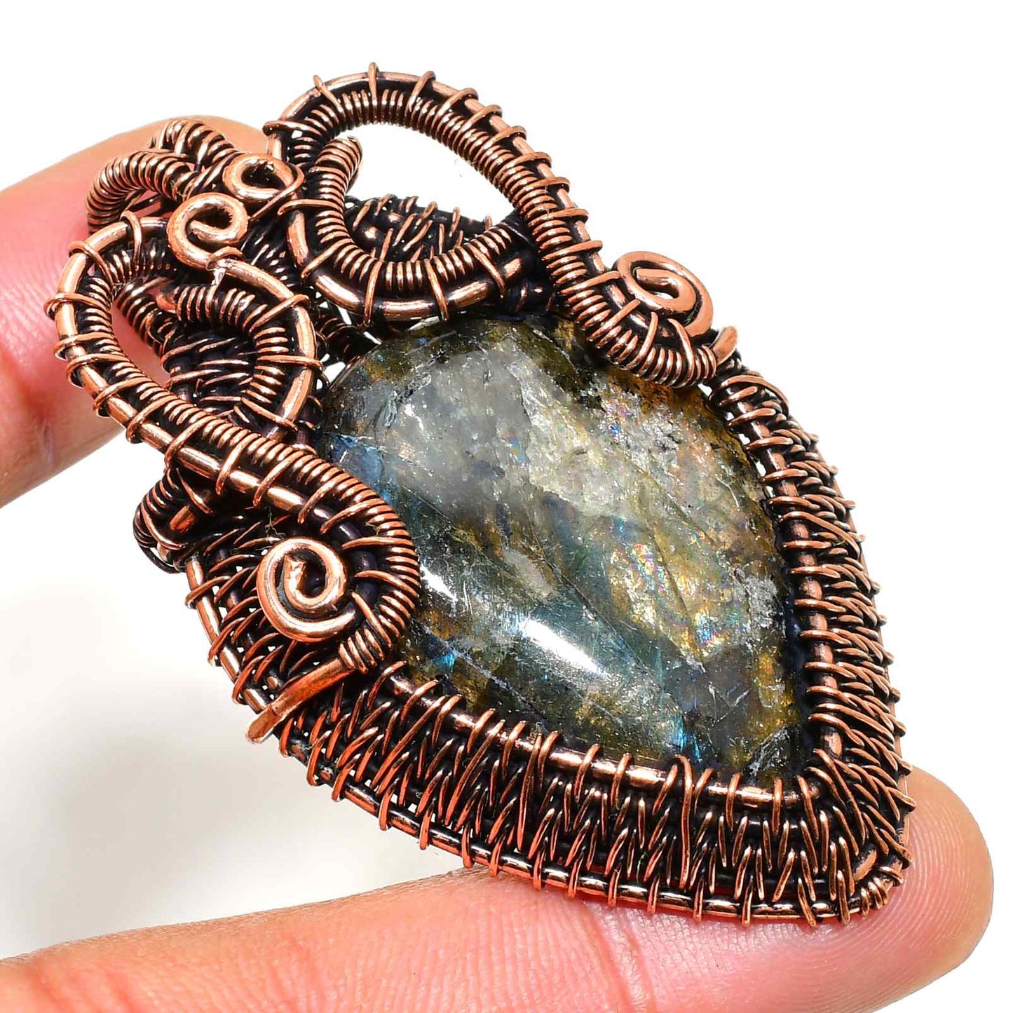 Selene’s Shimmer – Labradorite Copper Pendant
