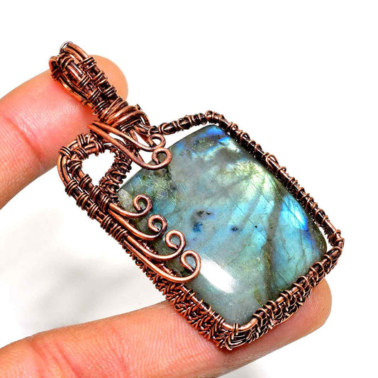 Celestial Glow – Labradorite & Copper Pendant