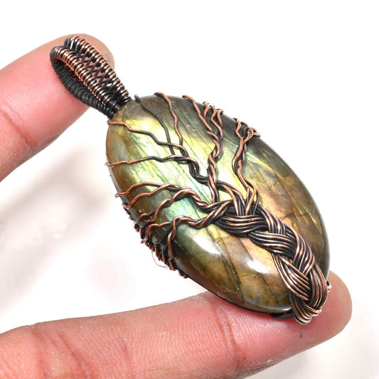 Aurora’s Shard – Labradorite Copper Pendant